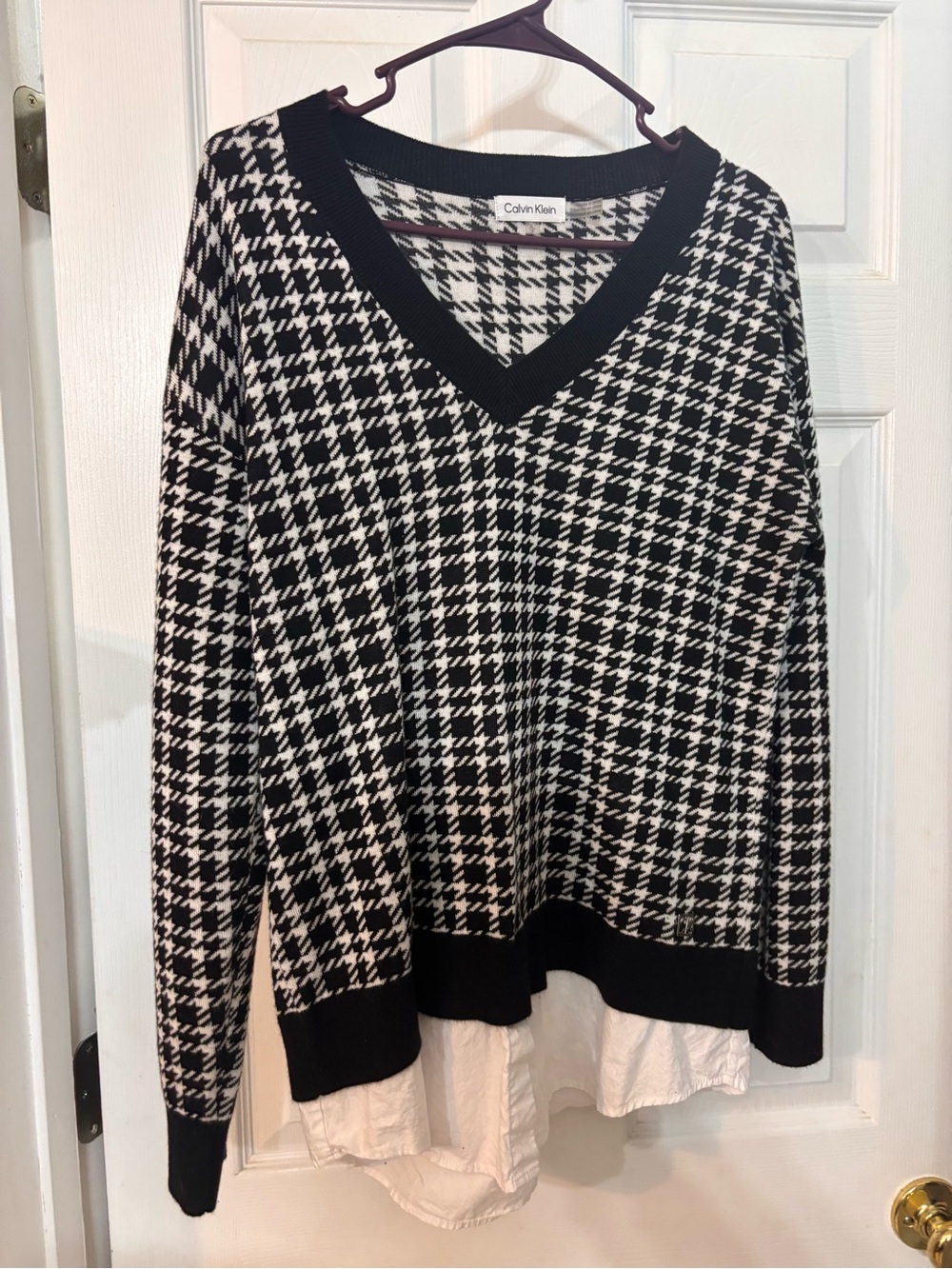 Calvin Klein Black & White Houndstooth V-Neck Pullover